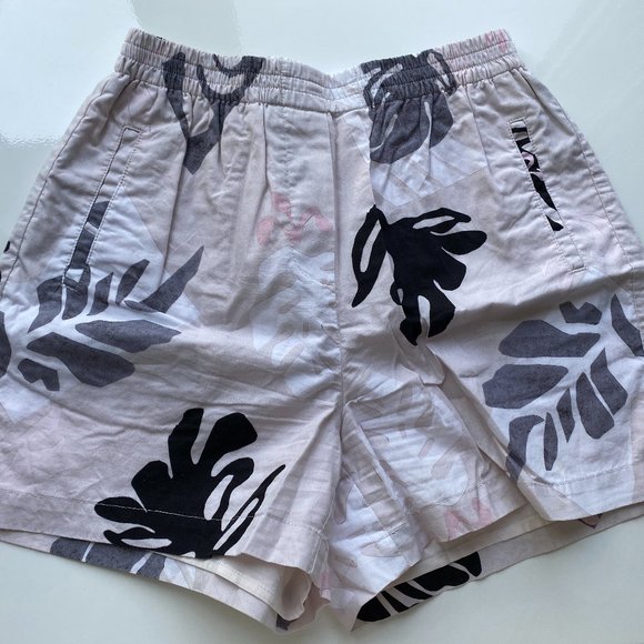 Aritzia The Group by Babaton Short XS - Picture 1 of 3